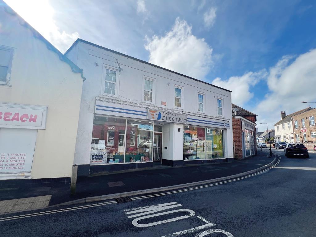 Lot: 149 - FREEHOLD TOWN CENTRE INVESTMENT - Front elevation from Avenue Road